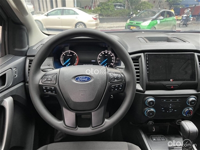  2021 - Ford Ranger XLS 2.2 4x2 AT - Cần bán xe máy dầu, màu đỏ, xe nhập khẩu
